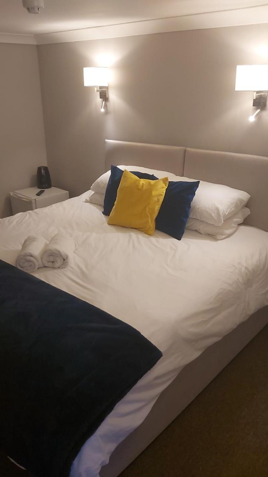 The Red Lion Great Offley Hotel Екстериор снимка
