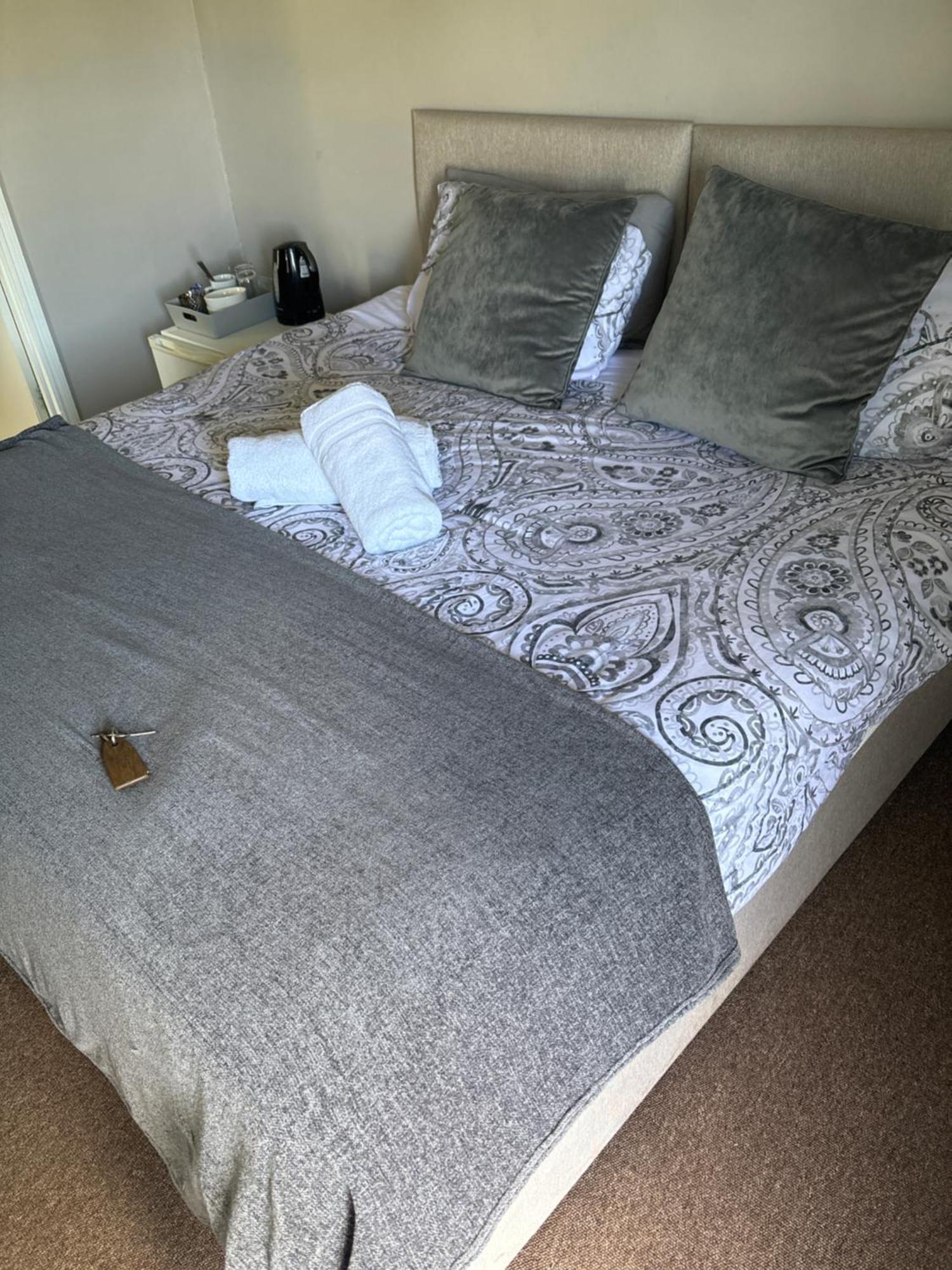 The Red Lion Great Offley Hotel Екстериор снимка